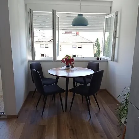 Sea View Apartment *